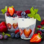 Клубничный десерт с йогуртом